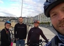 Selfie z trasy (od lewej): Sylwia Kowalczyk, Kacper Krawczyk, Mateusz Kowalczyk i ks. Marek Pruszkowski