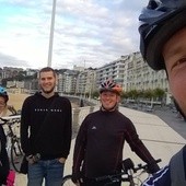 Selfie z trasy (od lewej): Sylwia Kowalczyk, Kacper Krawczyk, Mateusz Kowalczyk i ks. Marek Pruszkowski