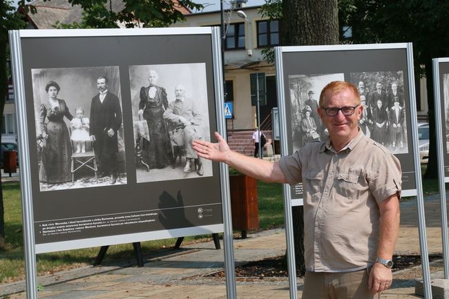 Eugeniusz Misiewicz zaprasza do oglądania wystawy