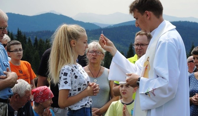 Ks. Wojciech Olesiński koncebrował Mszę św. na Krawowym Wierchu