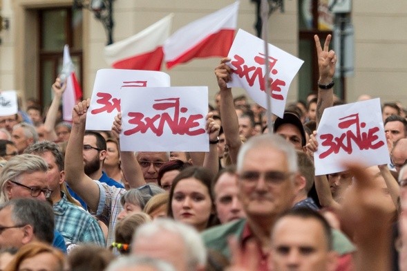 Opozycja wciąż protestuje