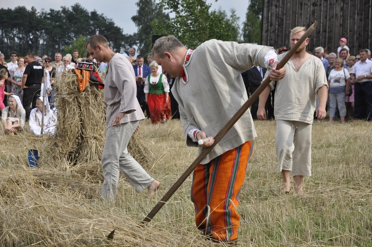 Łowickie Żniwa w skansnie w Maurzycach