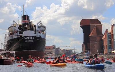 Takie wyprawy są coraz bardziej popularne. W Gdańsku znajduje się wiele punktów oferujących wypożyczenie sprzętu wodnego