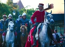 ▲	Podczas tegorocznego oblężenia Malborka po raz pierwszy rycerze zaprezentowali się na placu Jagiellończyka.