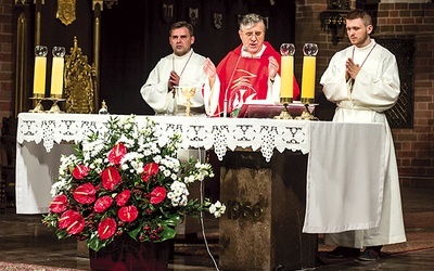 Odpustowej Mszy św. przewodniczył ks. prał. Andrzej Lesiński.