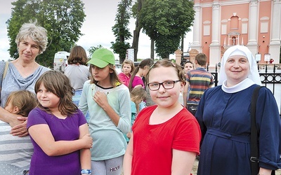 ▲	18 lipca uczestnicy kolonii odwiedzili diecezjalne sanktuarium w Skrzatuszu.