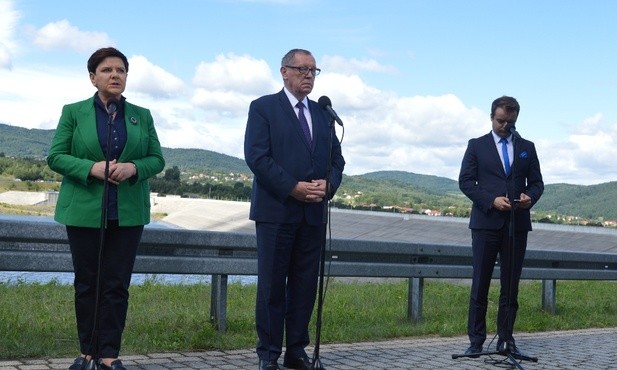 Premier Beata Szydło otworzyła zbiornik wodny w Świnnej Porębie