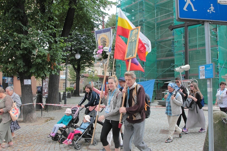 "Weterani" wyruszyli do Matki