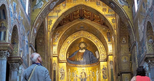 Chrystus Pantokrator – mozaika w apsydzie świątyni.