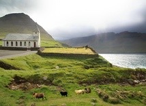 Kościół w Viðareiði, najdalej na północ wysuniętej osadzie Wysp Owczych.