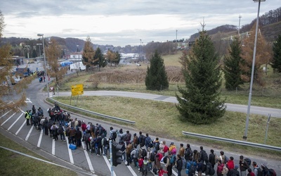 CBOS: Ilu Polaków popiera ideę referendum nt. przyjmowania uchodźców z krajów muzułmańskich?