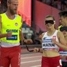 Joanna Mazur z Michałem Stawickim na finiszu biegu na 1500 m 