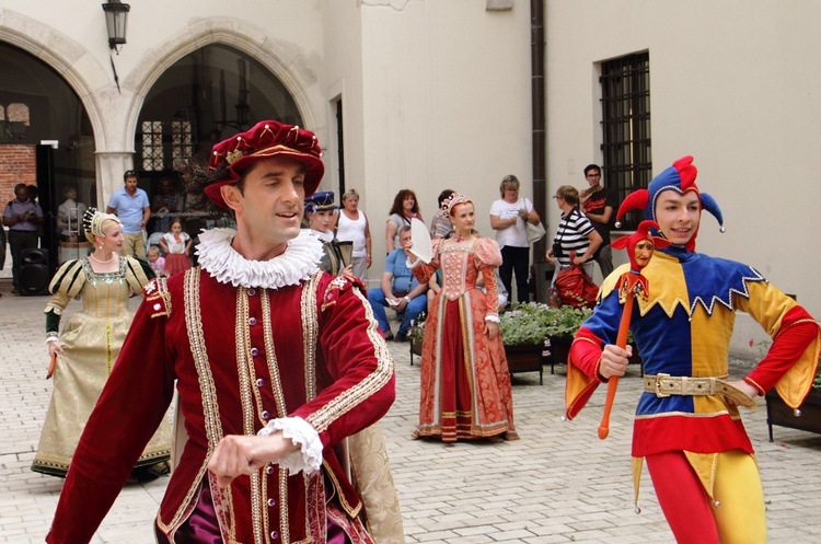 Happening przed 18. Festiwalem Tańców Dworskich "Cracovia Danza"