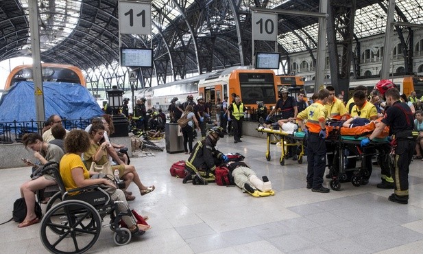 48 rannych w wypadku kolejowym w Barcelonie