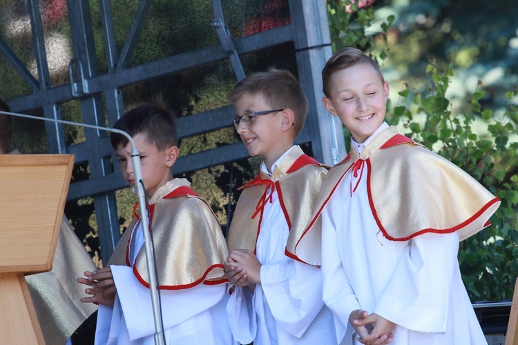 Poświęcenie ołtarzy i groty w Rozdzielu