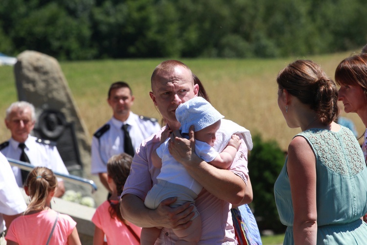 Poświęcenie ołtarzy i groty w Rozdzielu