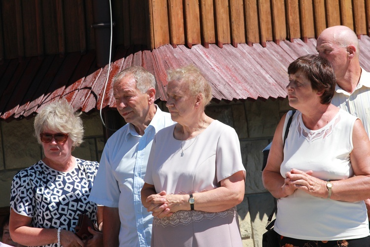 Poświęcenie ołtarzy i groty w Rozdzielu