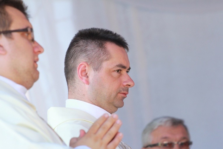 Poświęcenie ołtarzy i groty w Rozdzielu
