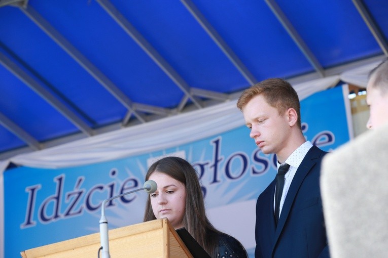 Poświęcenie ołtarzy i groty w Rozdzielu