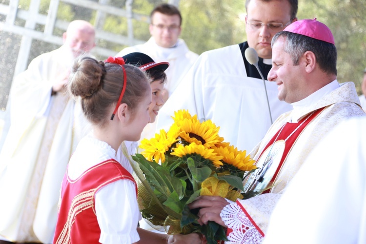 Poświęcenie ołtarzy i groty w Rozdzielu