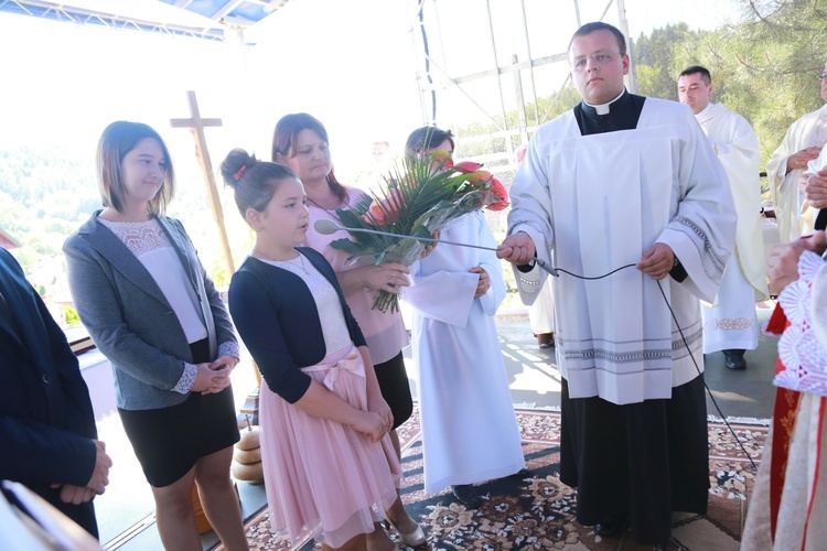 Poświęcenie ołtarzy i groty w Rozdzielu