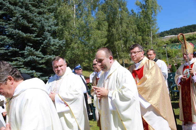 Poświęcenie ołtarzy i groty w Rozdzielu