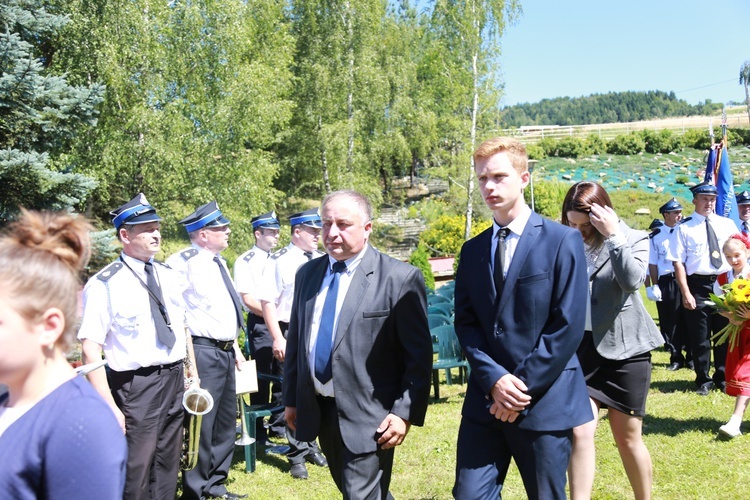 Poświęcenie ołtarzy i groty w Rozdzielu