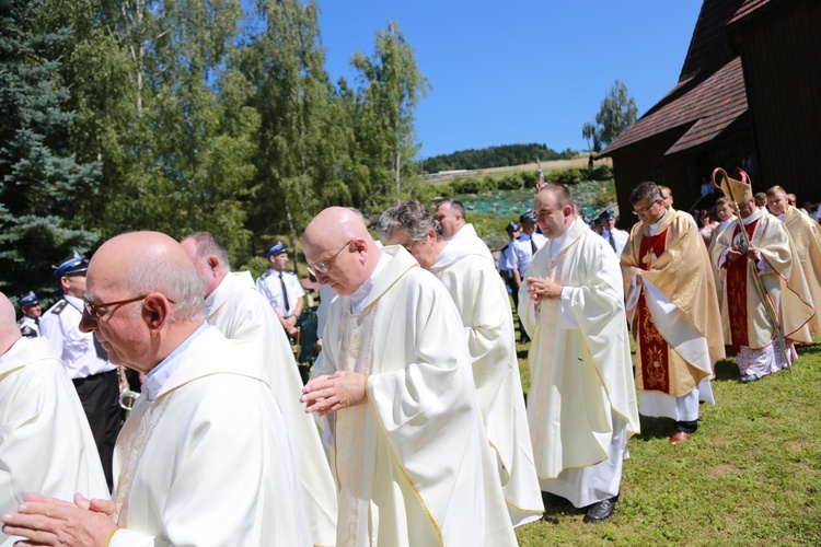 Poświęcenie ołtarzy i groty w Rozdzielu