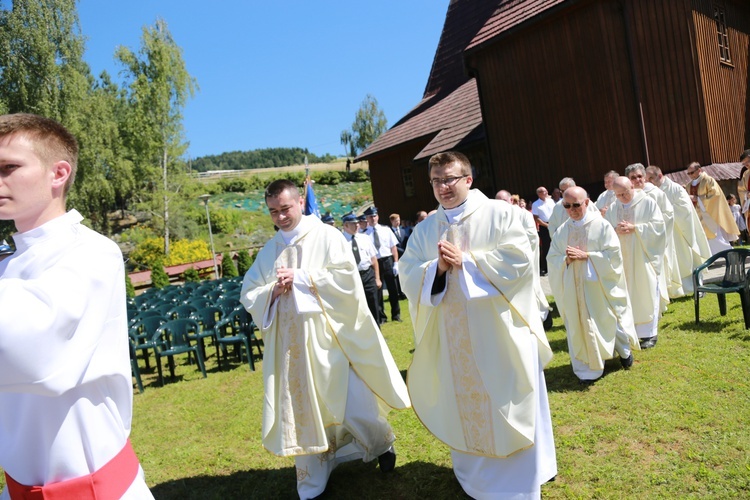 Poświęcenie ołtarzy i groty w Rozdzielu