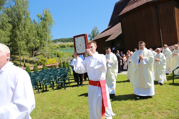 Poświęcenie ołtarzy i groty w Rozdzielu