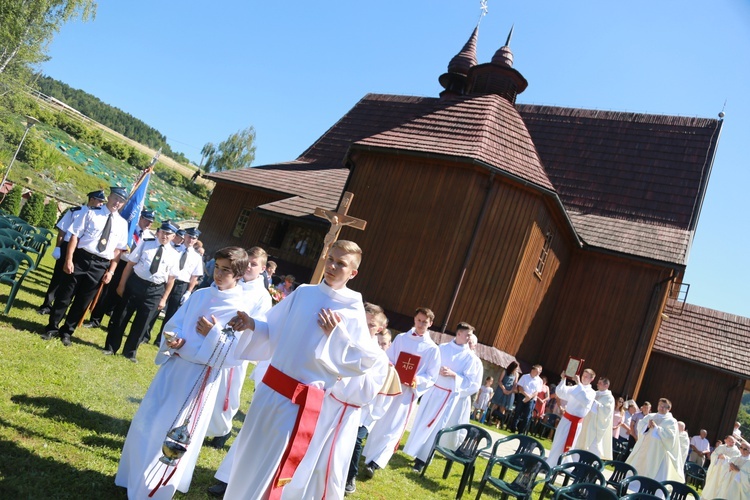 Poświęcenie ołtarzy i groty w Rozdzielu