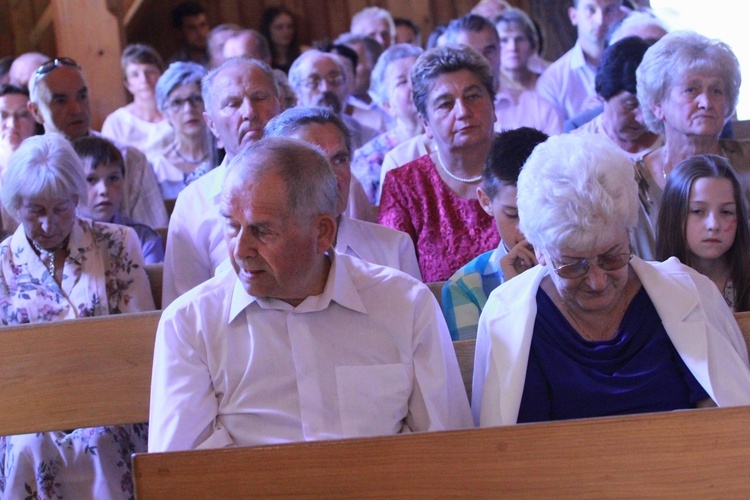 Poświęcenie ołtarzy i groty w Rozdzielu