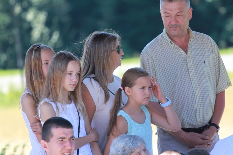 Poświęcenie ołtarzy i groty w Rozdzielu