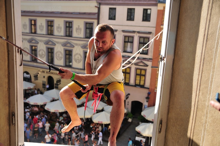 Istotą Carnavalu Sztukmistrzów jest zabawa, która zbliża ludzi