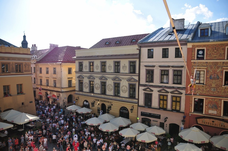 Istotą Carnavalu Sztukmistrzów jest zabawa, która zbliża ludzi
