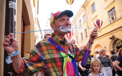 Istotą Carnavalu Sztukmistrzów jest zabawa, która zbliża ludzi