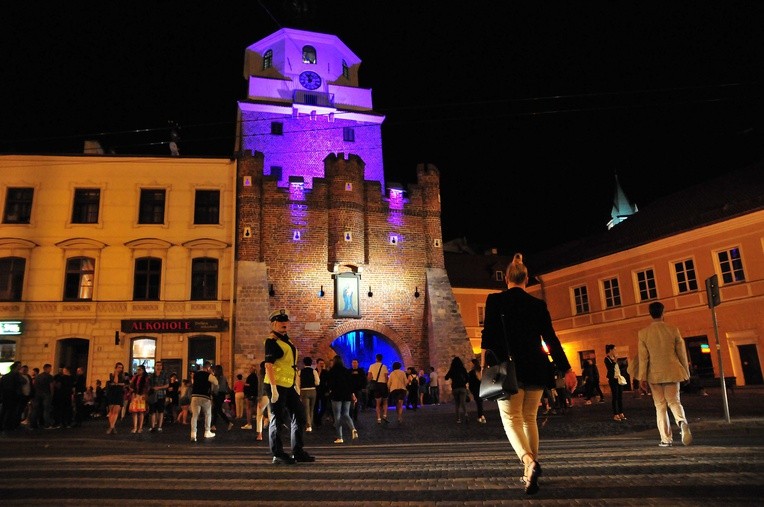Podczas Carnavalu Sztukmistrzów miasto żyło nawet nocą