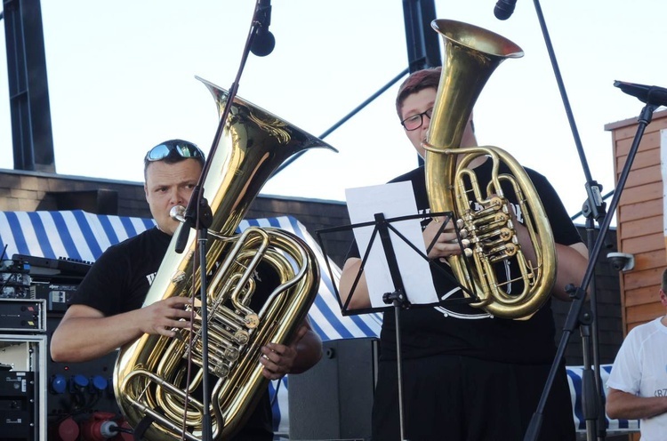 9. Biesiada Fundacji "Krzyż Dziecka" w Pisarzowicach