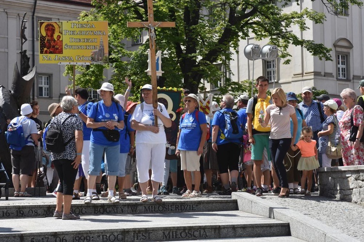 Ruszyła XIV Piesza Pielgrzymka Diecezji Świdnickiej na Jasną Górę