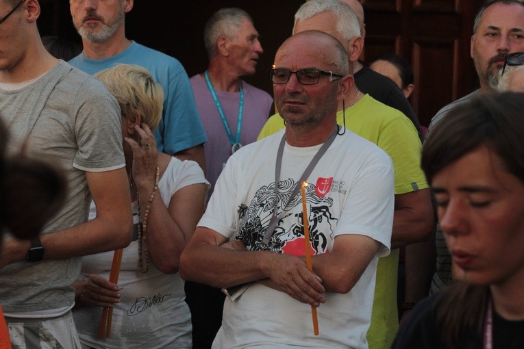 Procesja na pielgrzymce