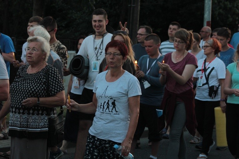 Procesja na pielgrzymce