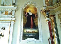 ▲	Nowy obraz Świętego  w prezbiterium kęckiego kościoła przy rynku jest darem ks. Roberta Niedzieli.