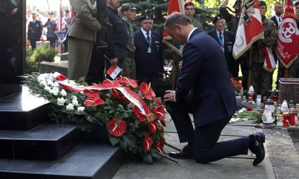 "Lepiej poświęcić swoje życie w imię obrony wartości, które będą żyć, niż żyć dla idei, które umrą"