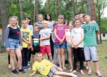 ◄	Grupa dzieci z Białorusi z s. Marianną jest zachwycona pobytem w Firleju. 