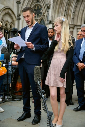 Rodzice Charliego stracili nadzieję i odczytali oświadczenie o rezygnacji z walki o jego życie.