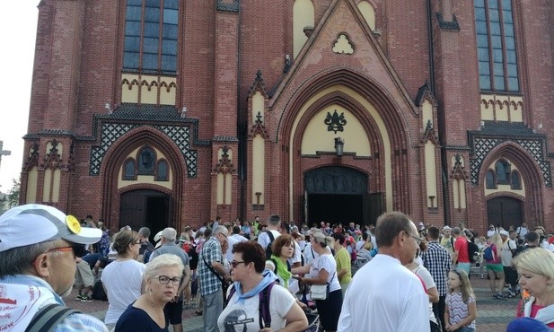 Pielgrzymi ruszają w drogę do Częstochowy 