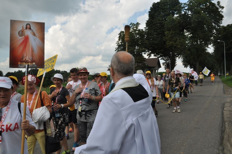 Pielgrzymka Piesza na Jasną Górę - drugi dzień drogi