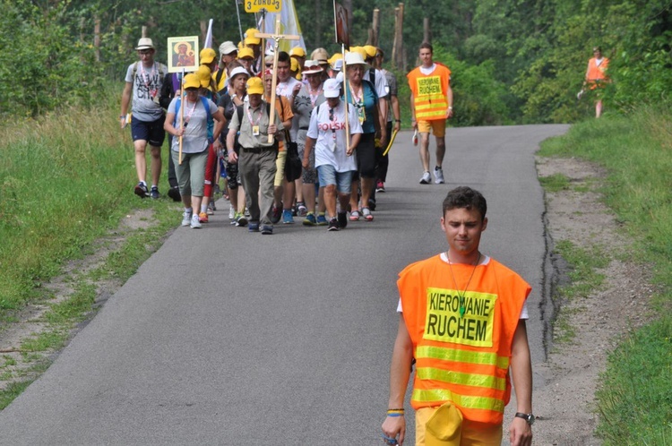 Pielgrzymka Piesza na Jasną Górę - drugi dzień drogi