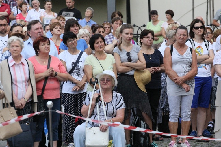 Msza św. na pl. Archikatedralnym