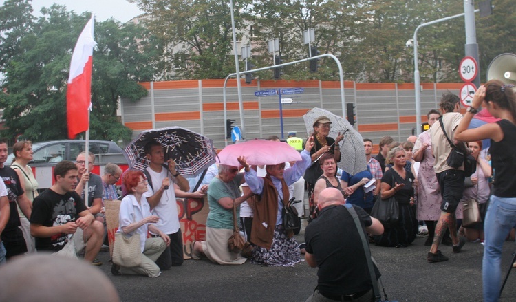 Protestowali przeciwko "Klątwie"